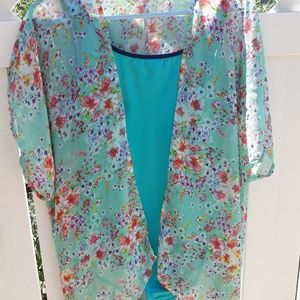 Gauzy, light, airy floral turquoise top
